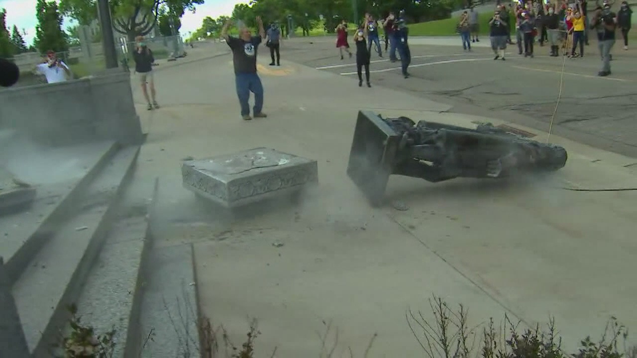 How the family of Confederate soldier, Robert E. Lee feels about the removal of Civil War era statues