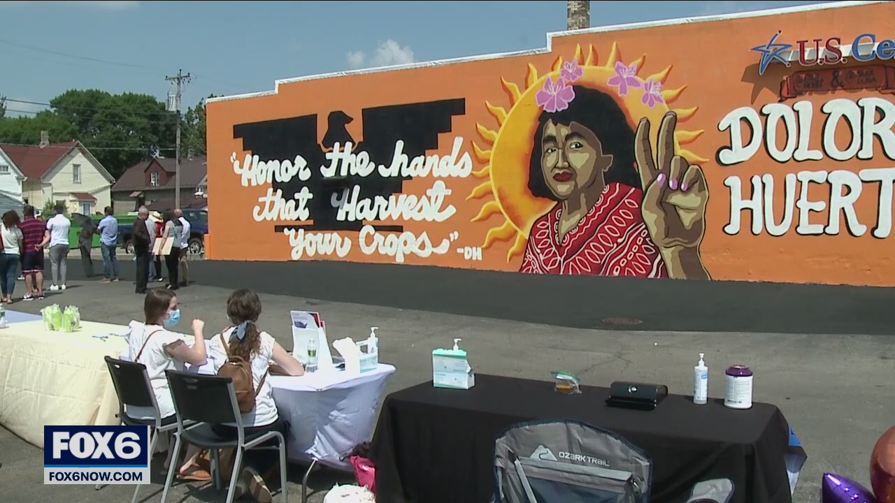 Dolores Huerta mural revealed in Milwaukee
