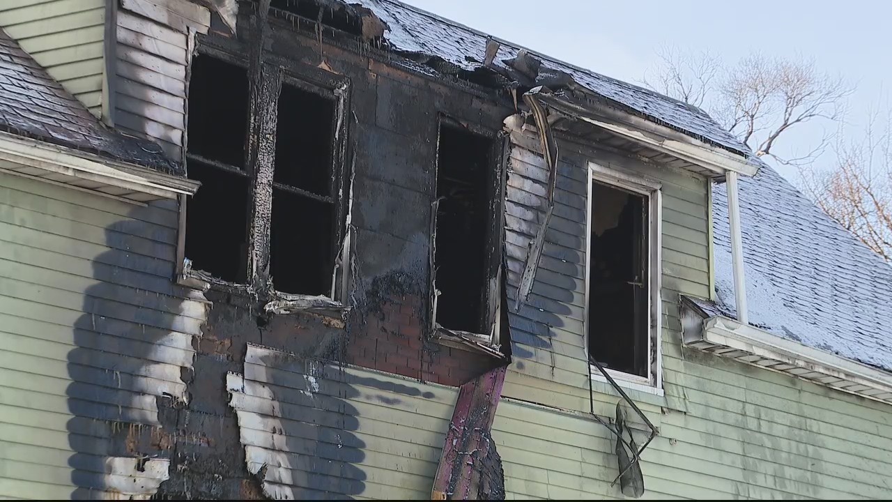 1 dead, 4 others injured in space heater fire on Detroit's east side