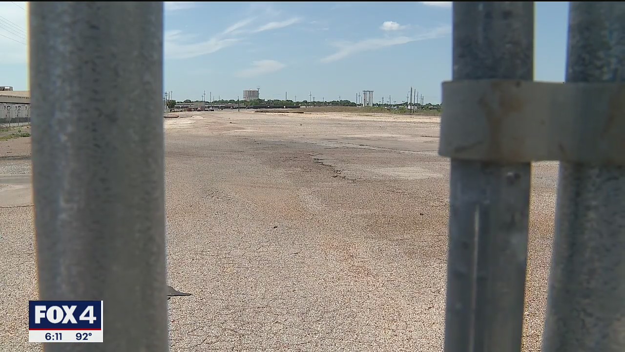 Far East Dallas residents oppose construction of new asphalt plant