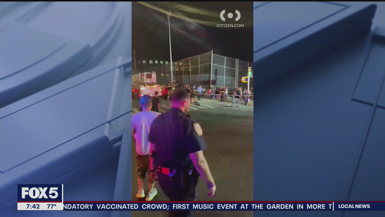 Jeeps hits people on sidewalk