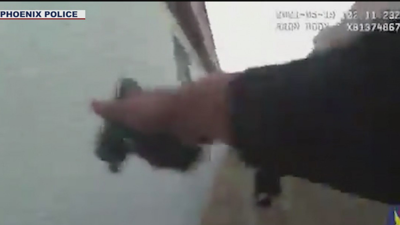 Phoenix PD releases body cam video of officers rescuing family