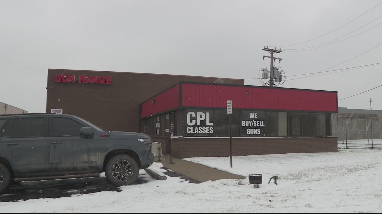 Karmic injury befalls thief throwing brick at gun store window
