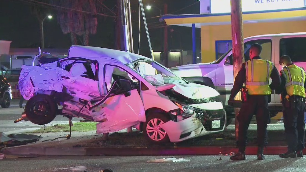 2 killed in Inglewood pursuit crash