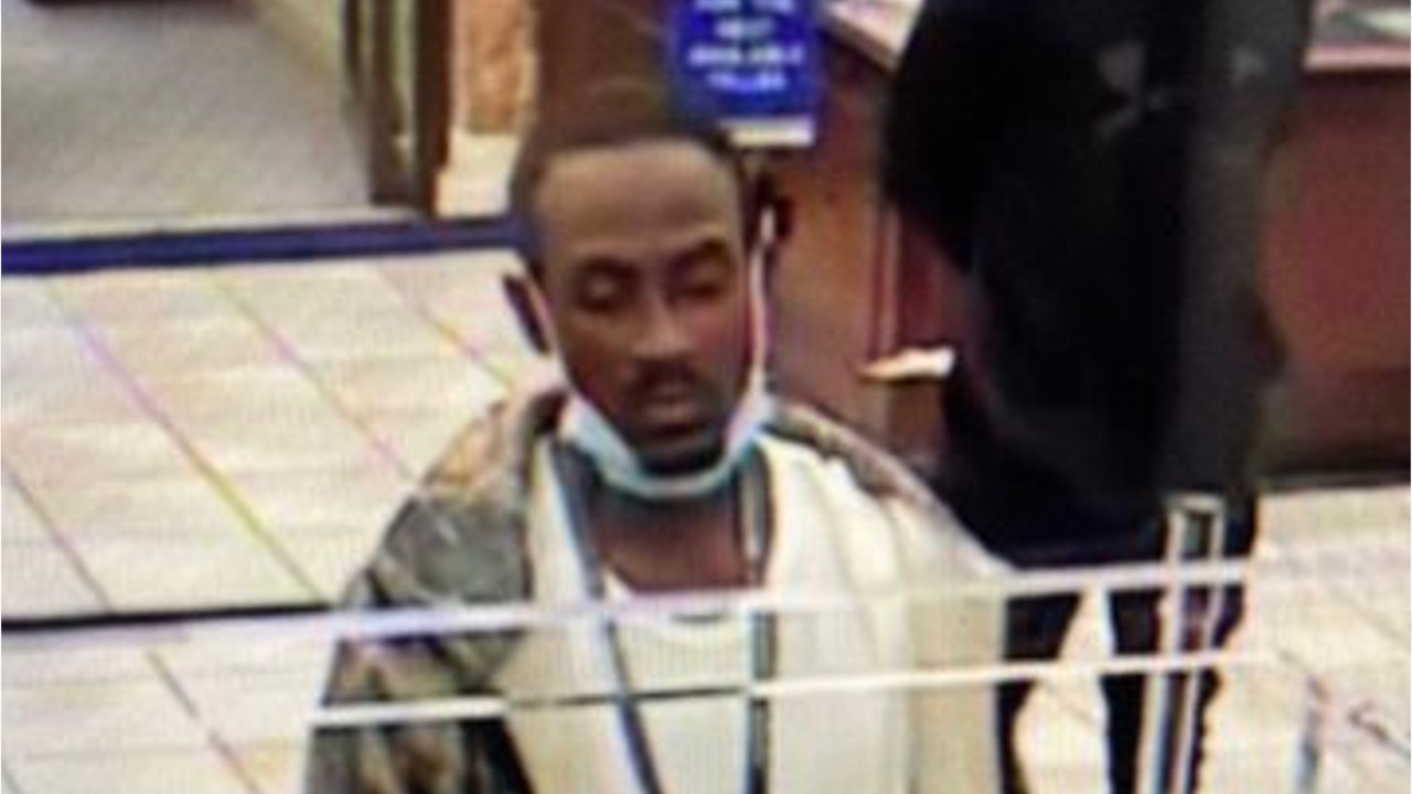 Mississippi man robs bank with face mask pulled down