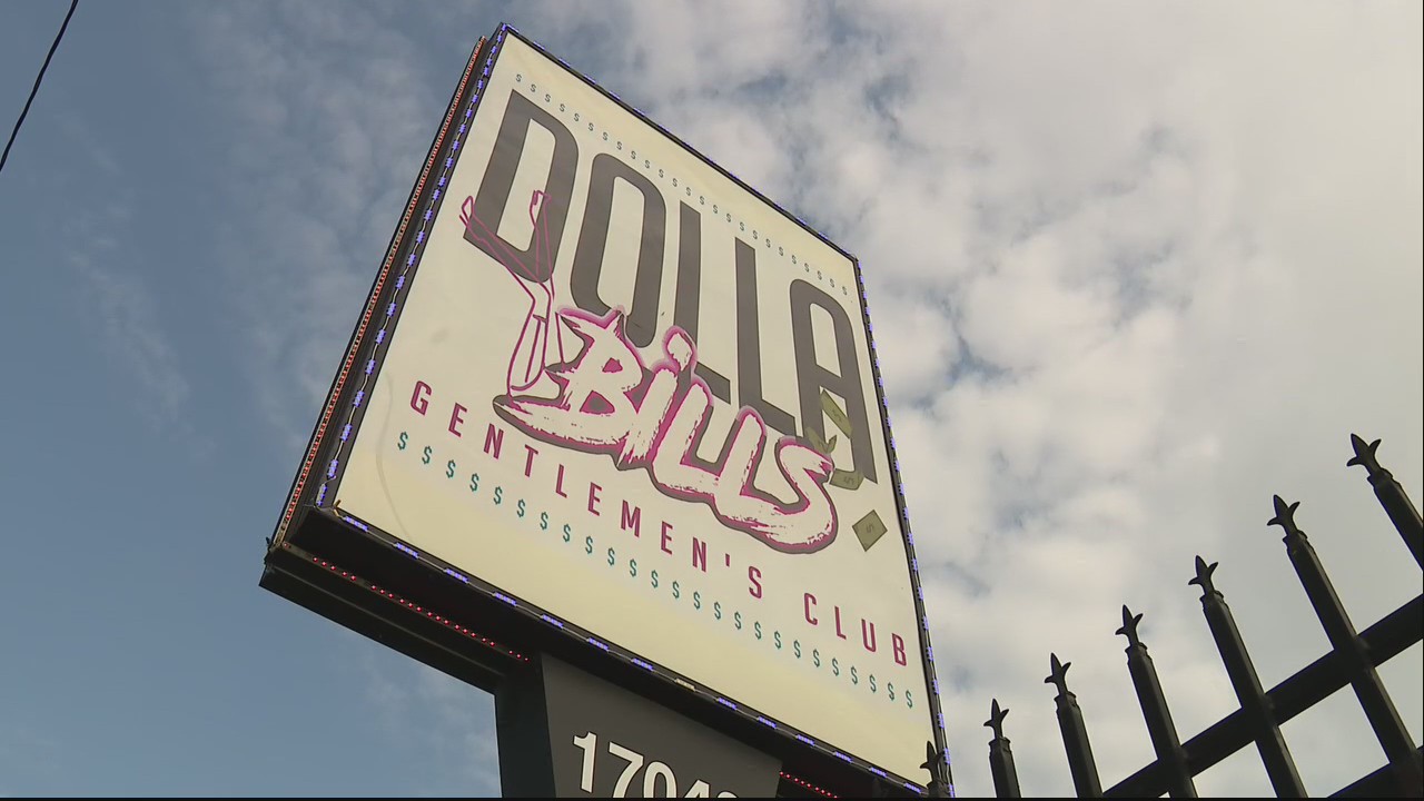 Police searching for two suspects after deadly shooting at Detroit strip club