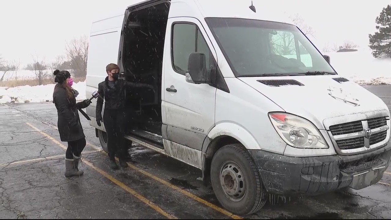Homeless Grubhub driver who rescues dogs wins $10K grant