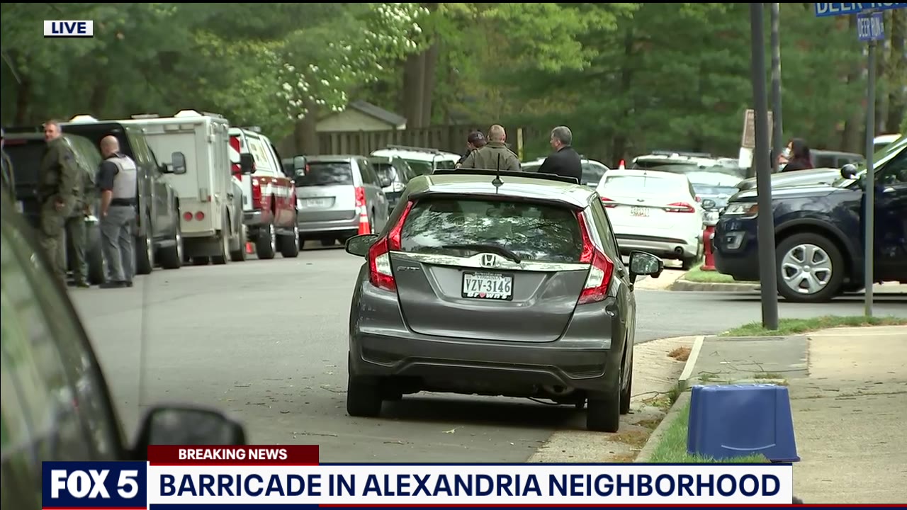 Fairfax County police respond to barricaded man