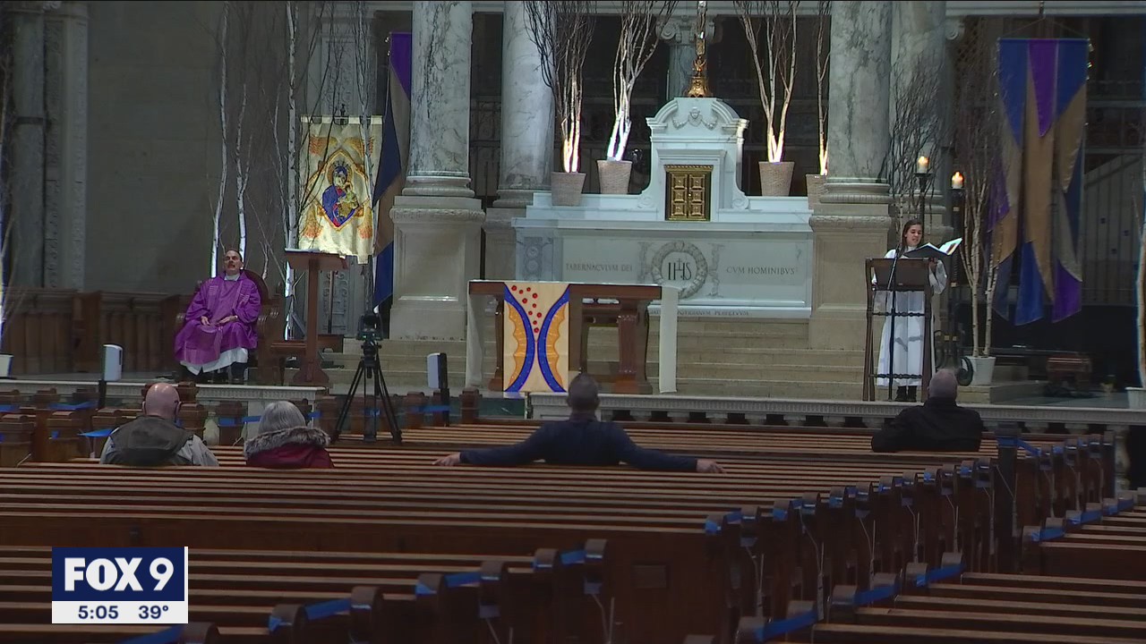 Minnesota churches adjust services for Christmas during a pandemic