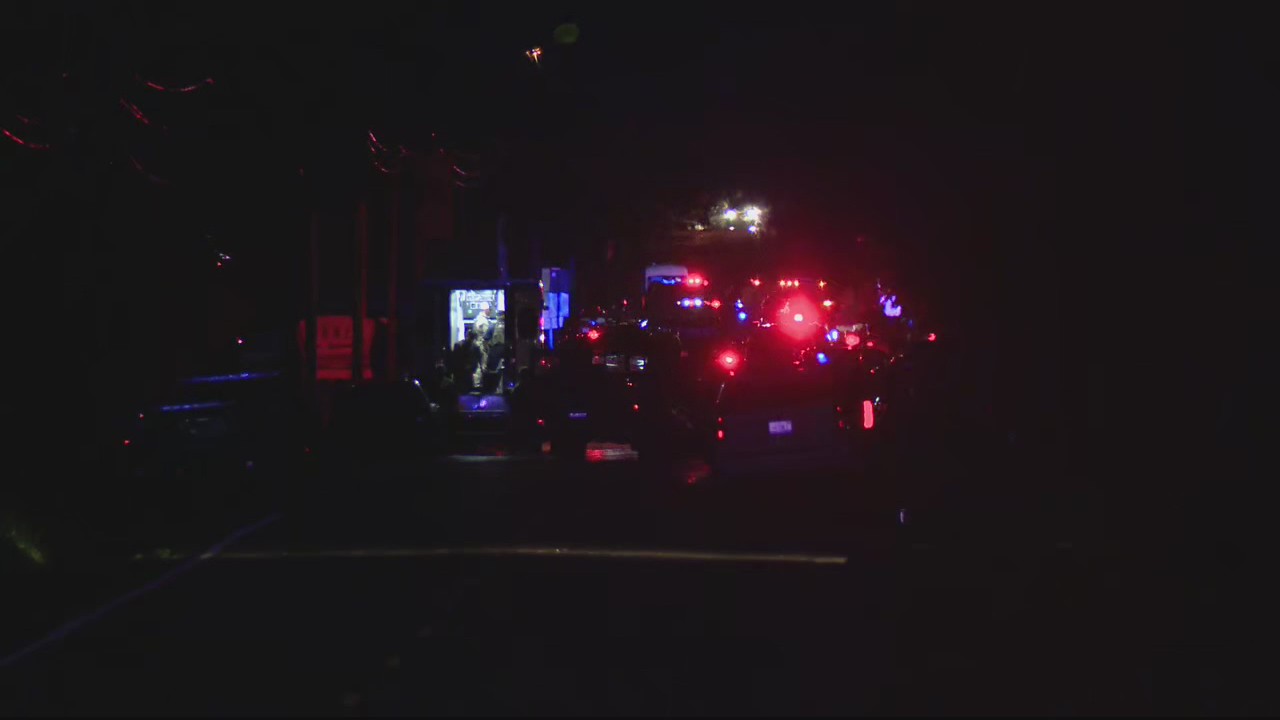Barricaded gunman situation ongoing in Holly