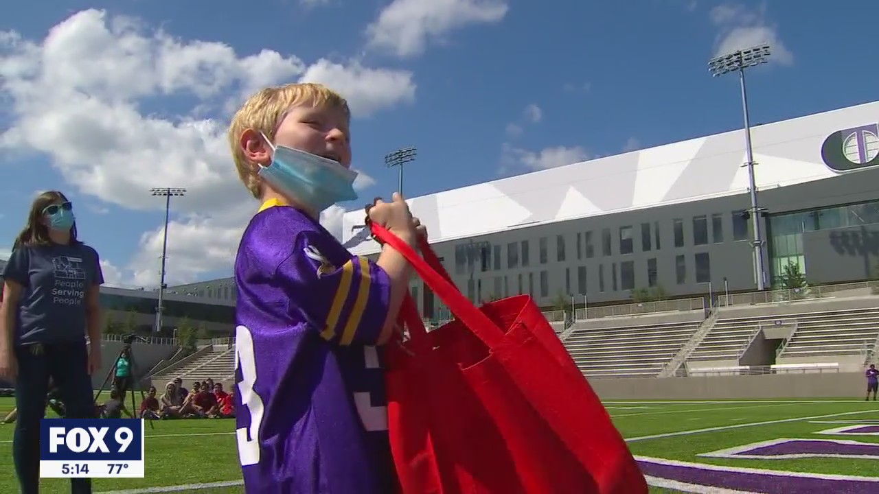Minnesota Vikings host back to school shopping event