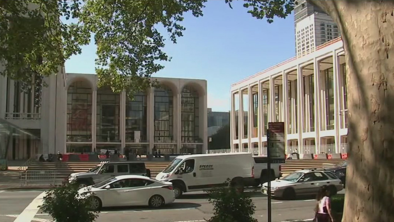 Met Opera reaches agreement with stagehands