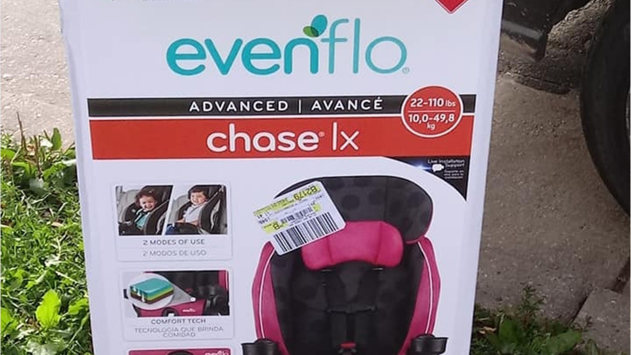 Officer buys car seats for kids instead of citing mom