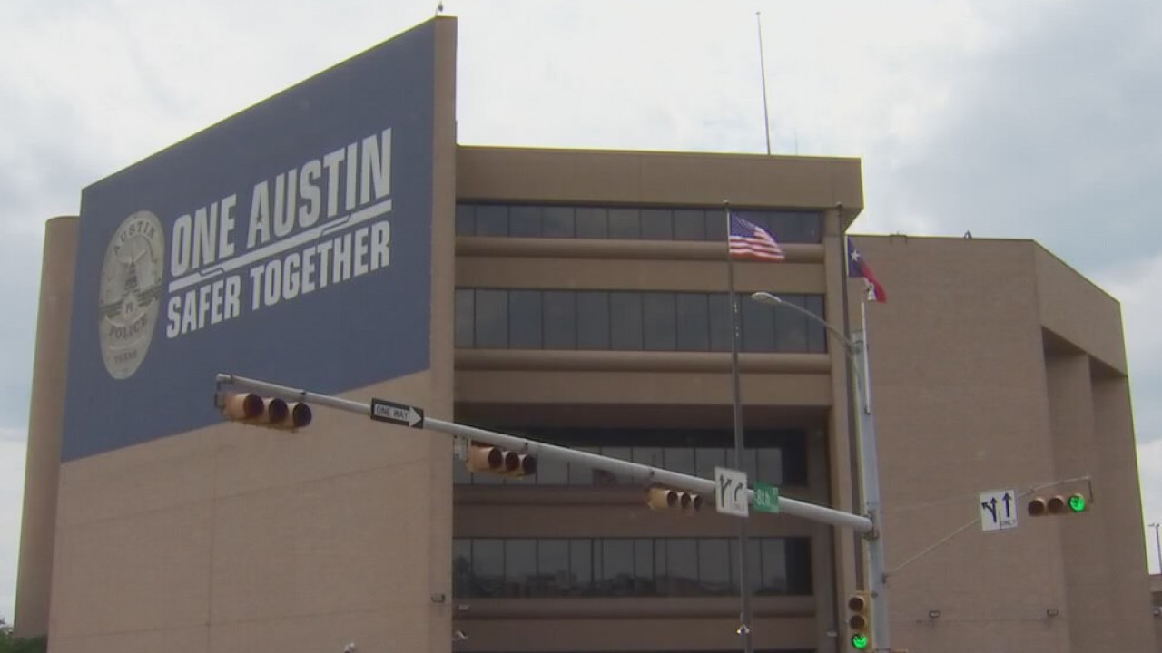 Governor signing pledge against defunding Texas police departments
