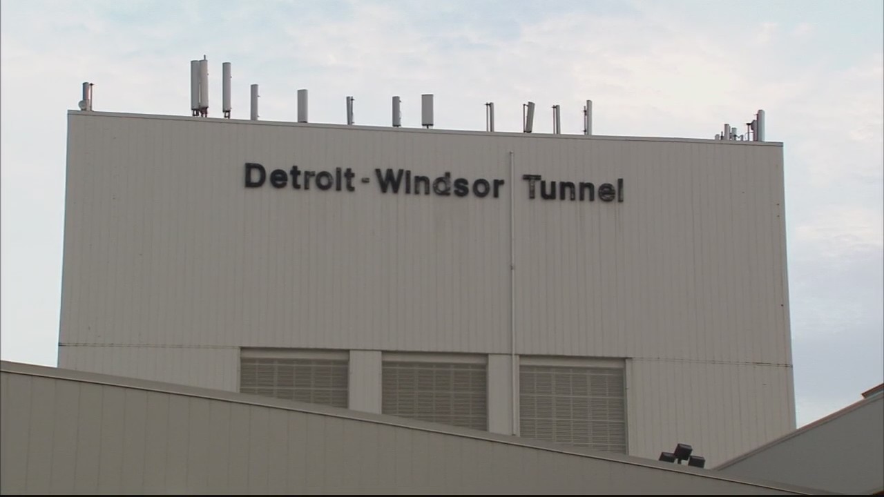 Expect delays at the U.S.-Canada border over planned strike of Canadian customs officials