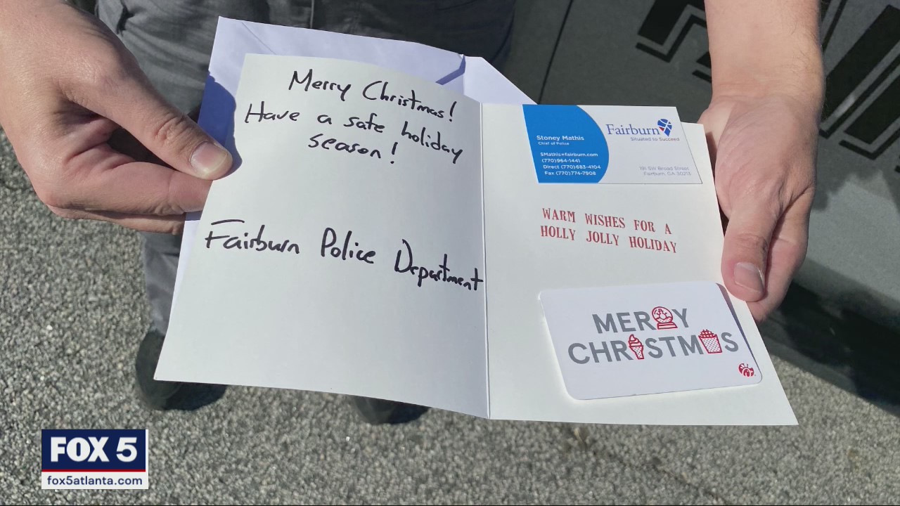 Fairburn police surprise drivers with holiday gifts