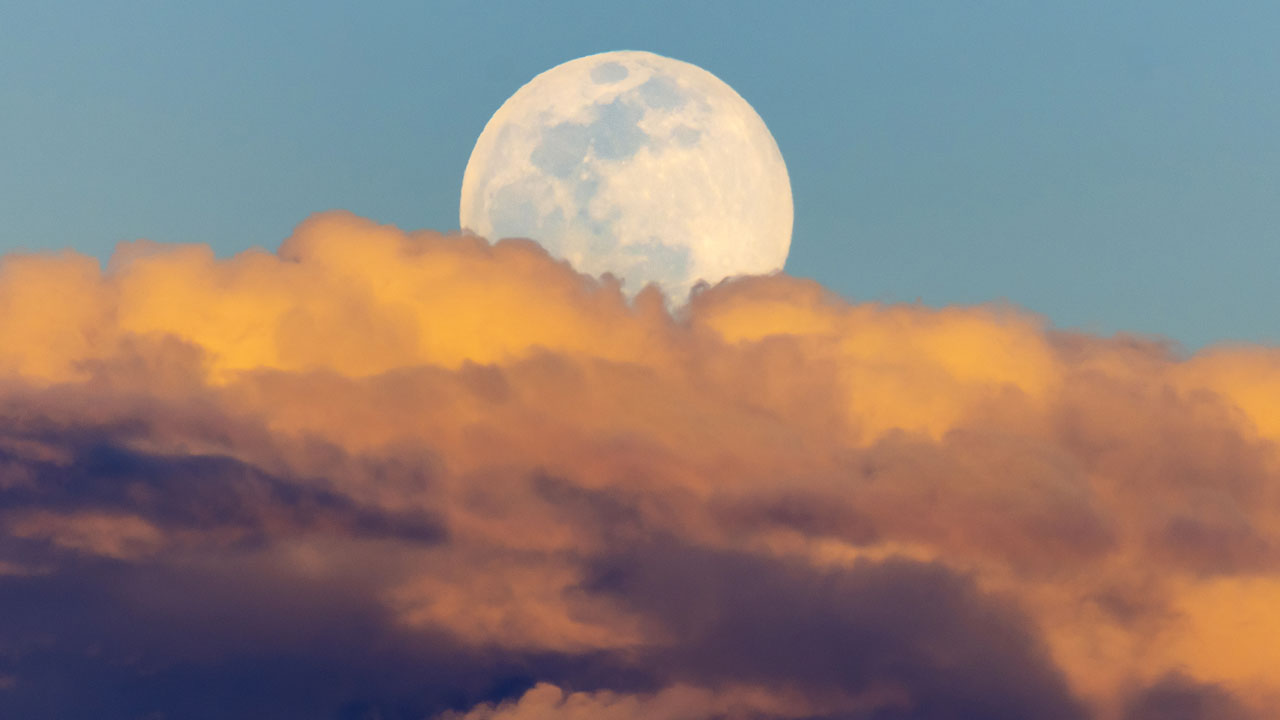 Learn about February's full moon known as the Snow Moon (2021 video)