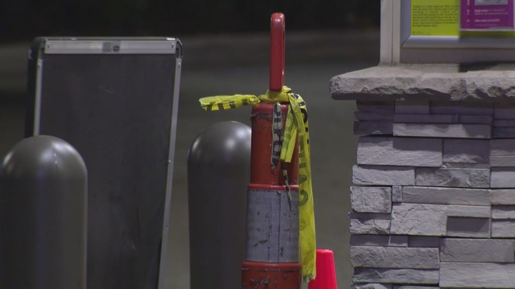 Police search for gunman who killed teen niece of Orlando city commissioner