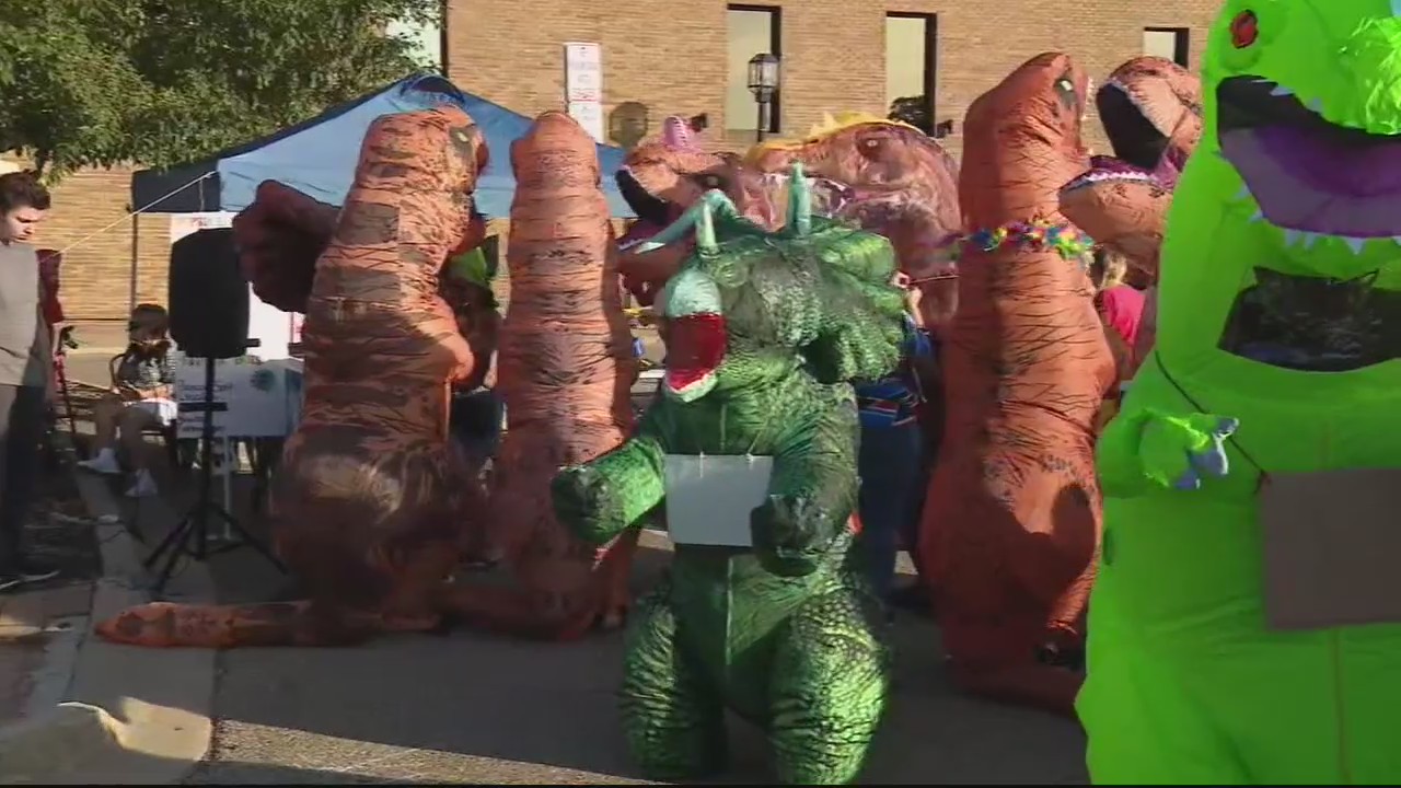 Mount Clemens event fails world record attempt for gathering of people dressed as dinosaurs