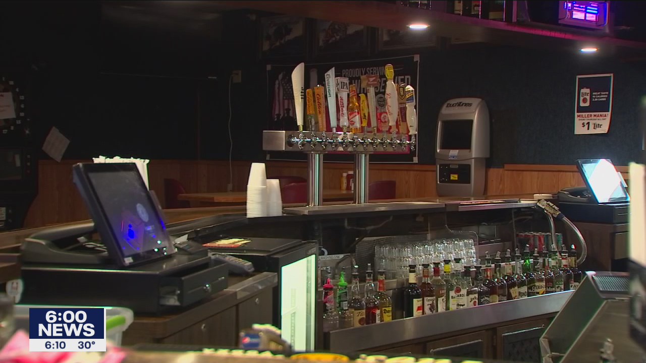 Restaurant workers, customers react to easing of COVID-19 restrictions