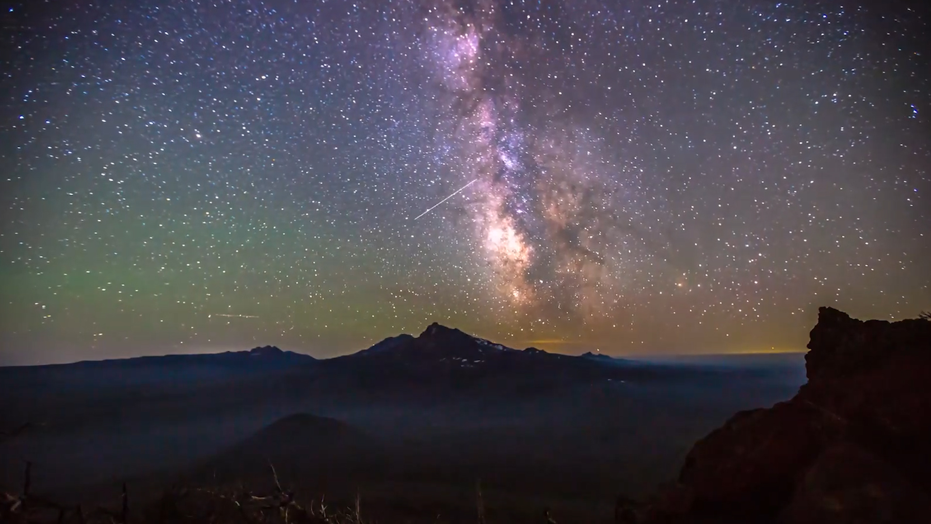 Timelapse captures Perseids meteors over Oregon