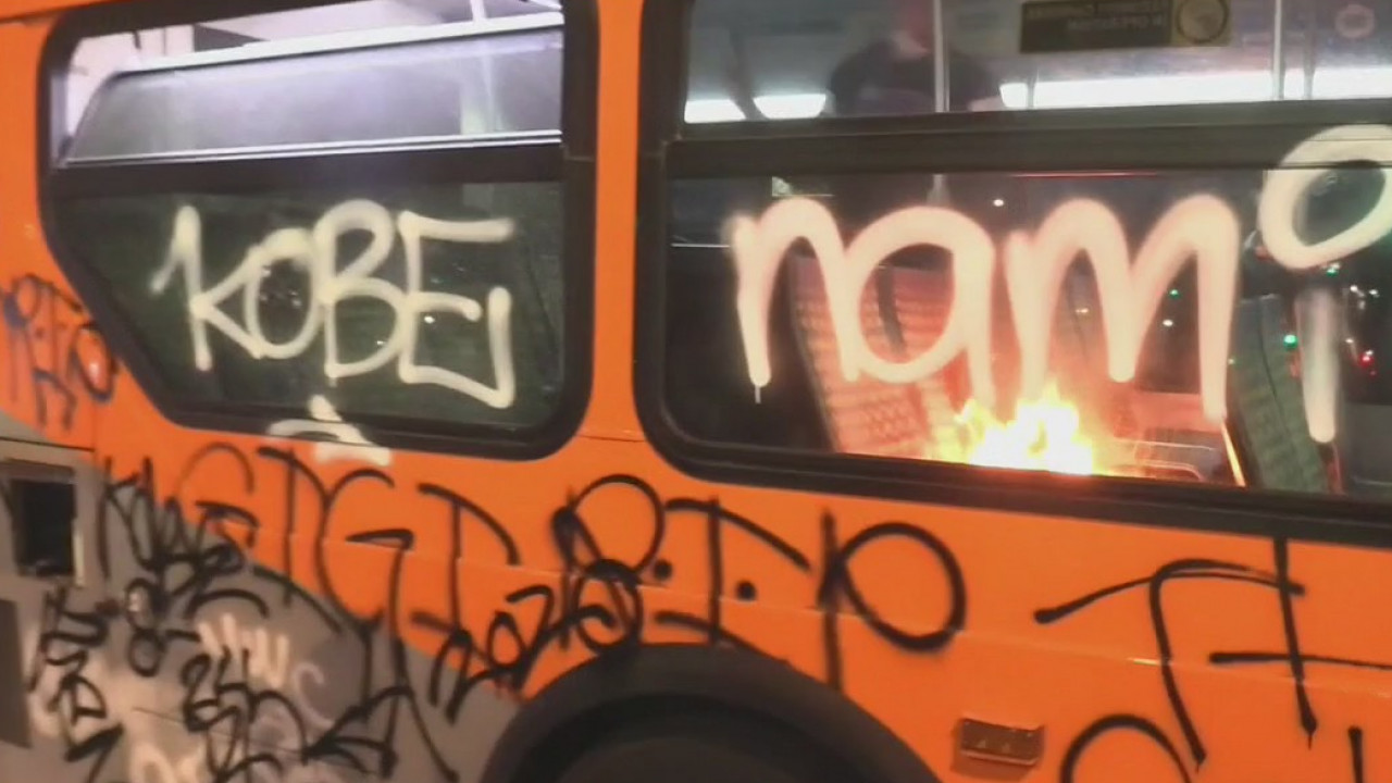 Lakers celebration turns into looting, vandalism