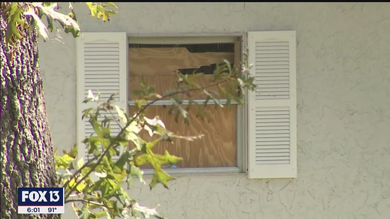 Sister helps abused sibling call for help with fire