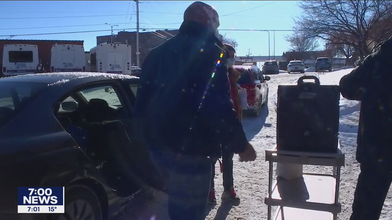 Twin Cities church gives out holidays meals for those in need