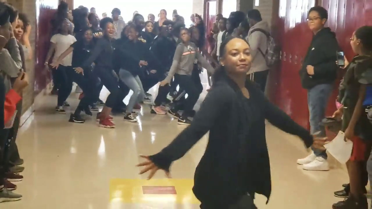 Middle school students surprise classmates with hallway flash-mob dance