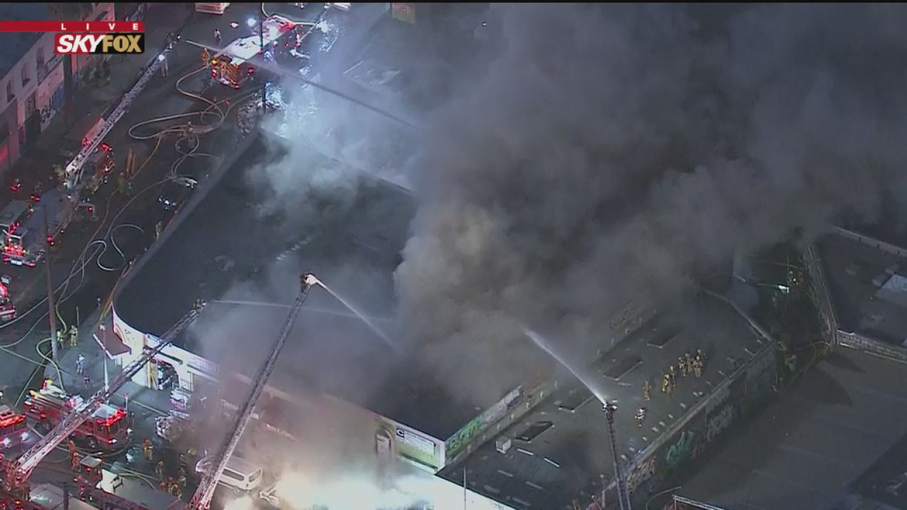 Flames engulf commercial building in downtown Los Angeles