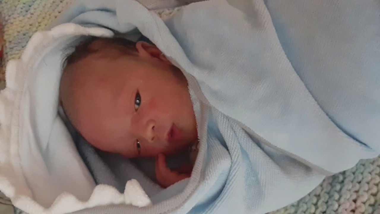 Homeless couple gives birth in their car