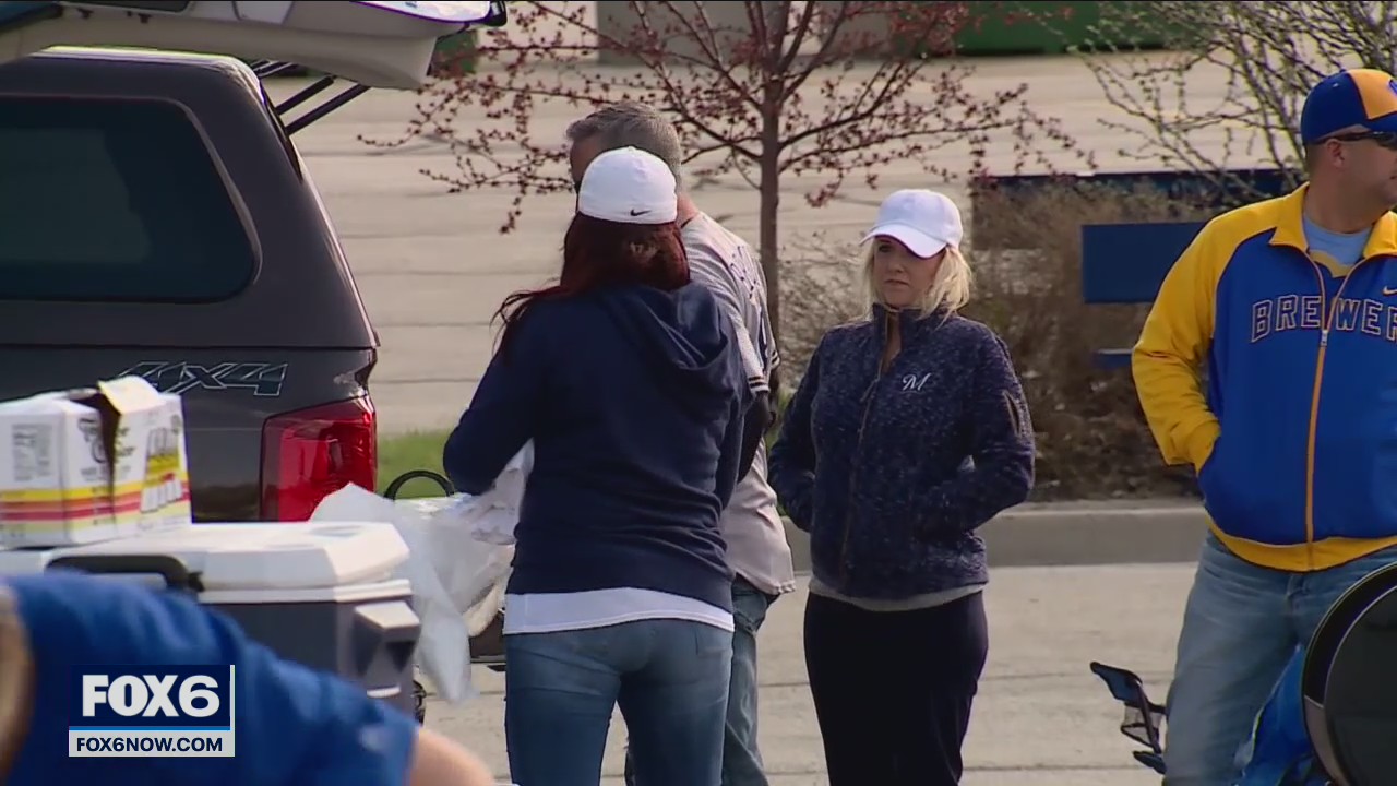 Brewers bring tailgating back to American Family Field