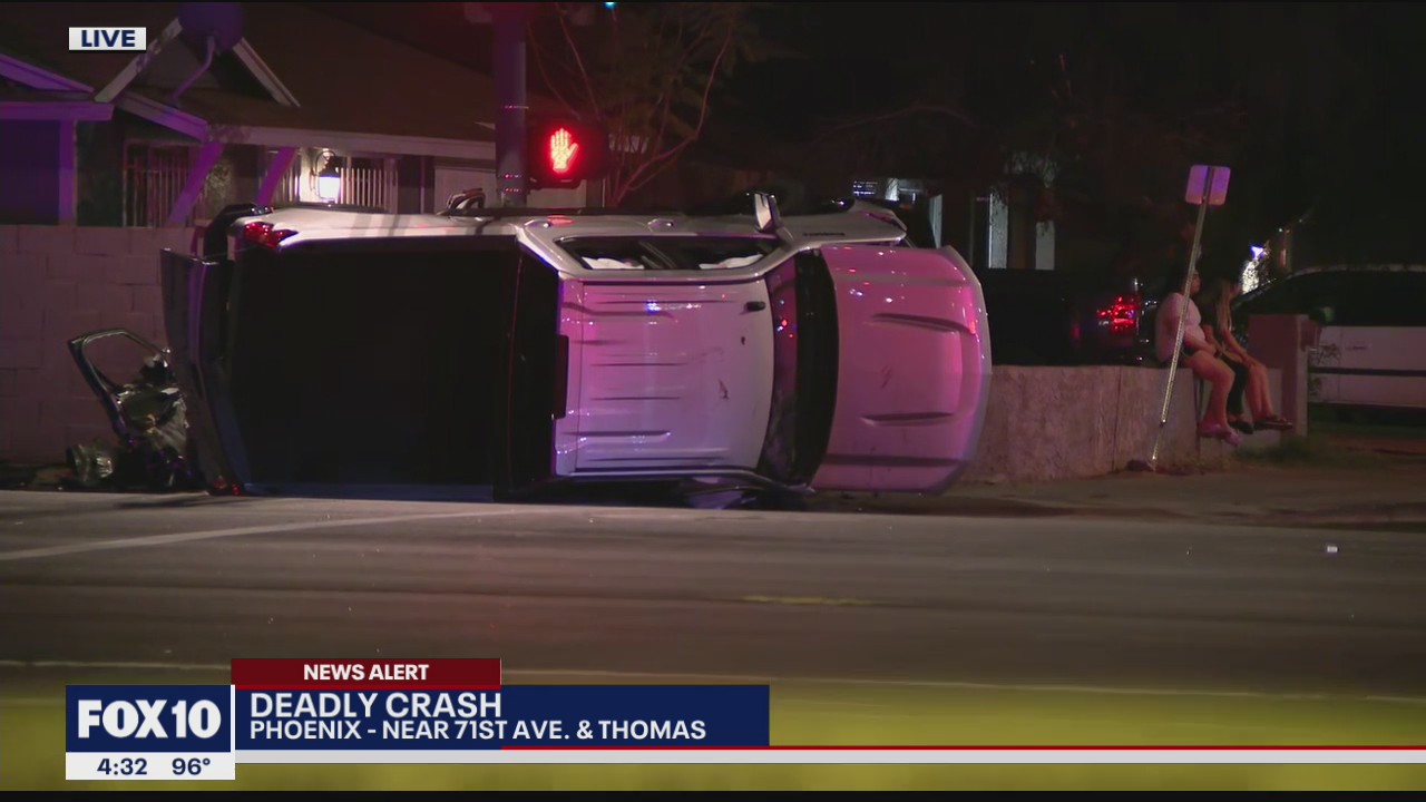 1 dead, 1 critically injured in crash at West Phoenix intersection