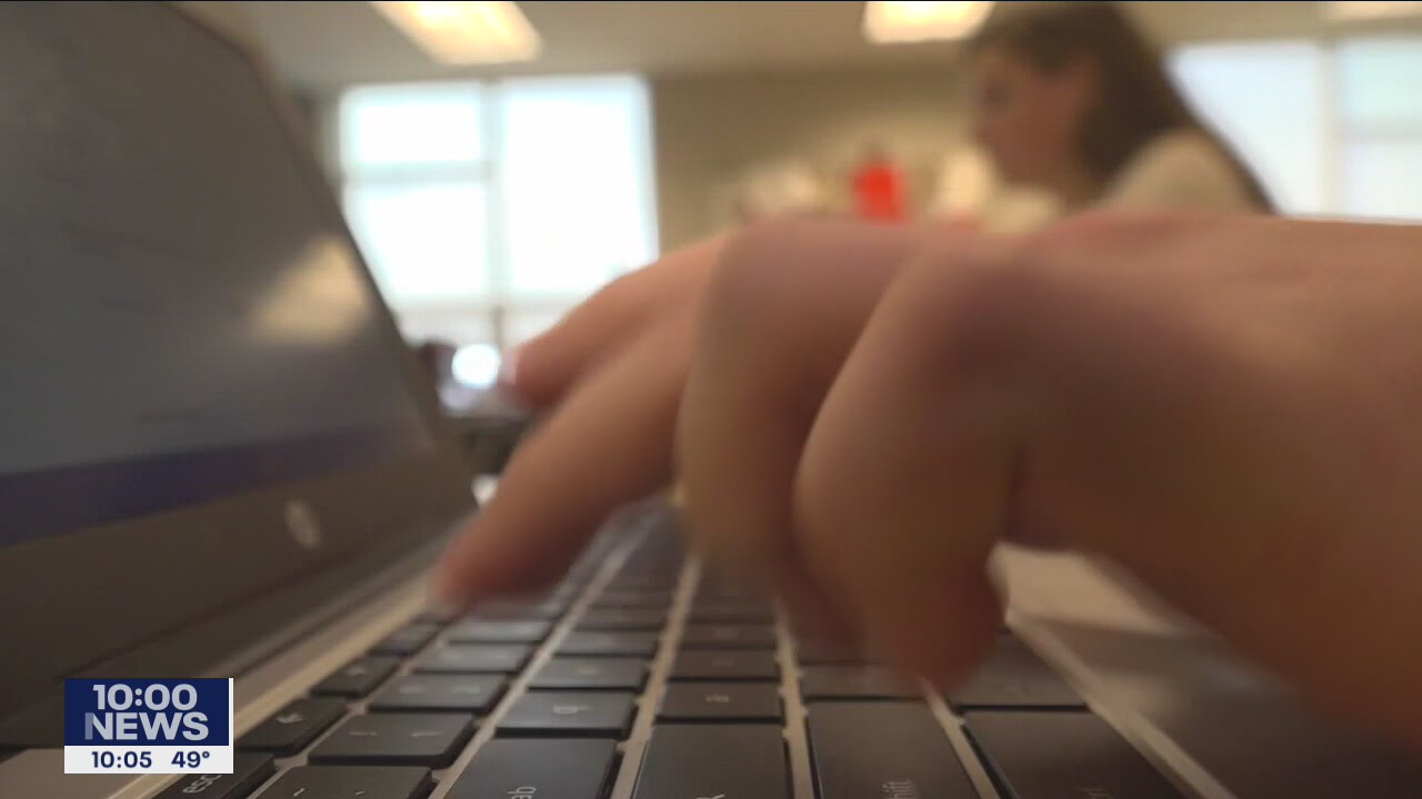Some Minnesota school districts work through technical glitches in return to distance learning