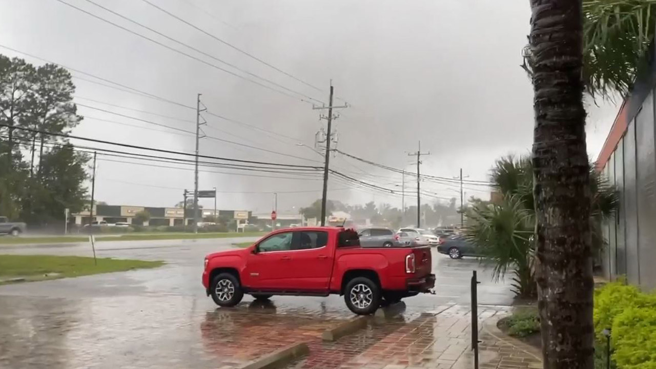 Tornado touches down in Jacksonville, Florida