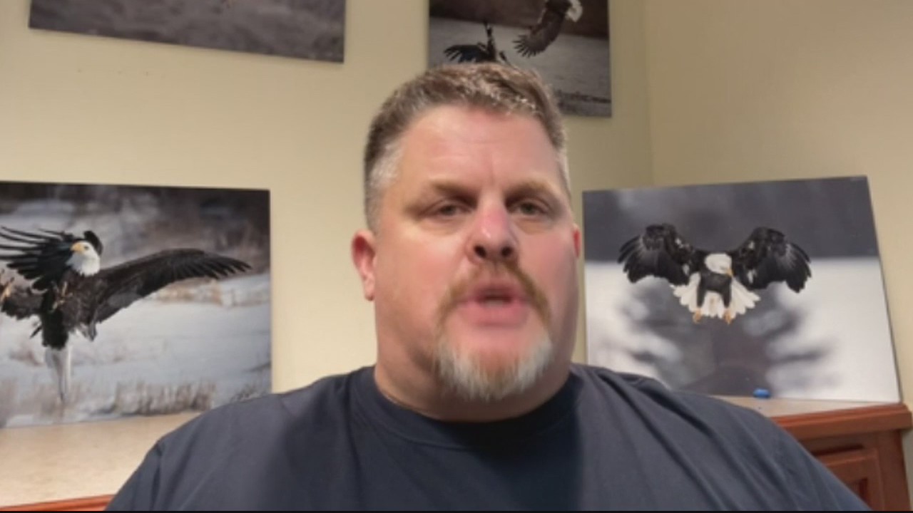 Northern Michigan man feeds bald eagles with local road kill