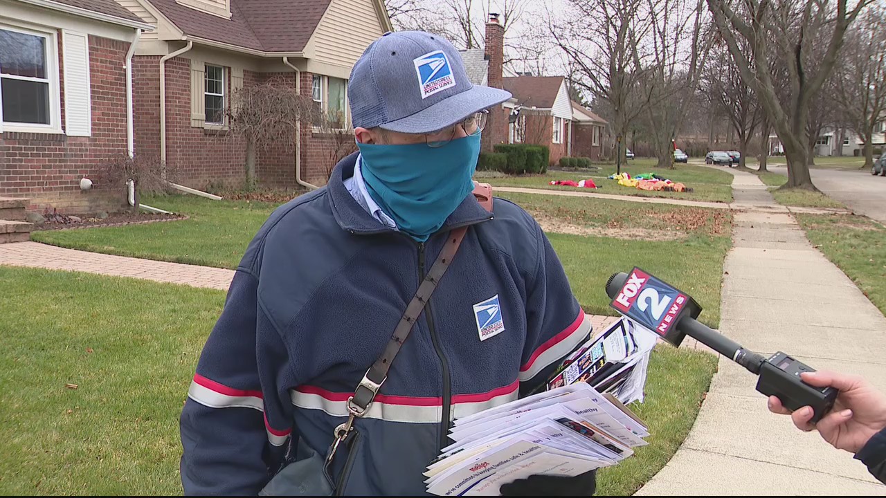 Royal Oak postal carrier makes sure letters to Santa get responses