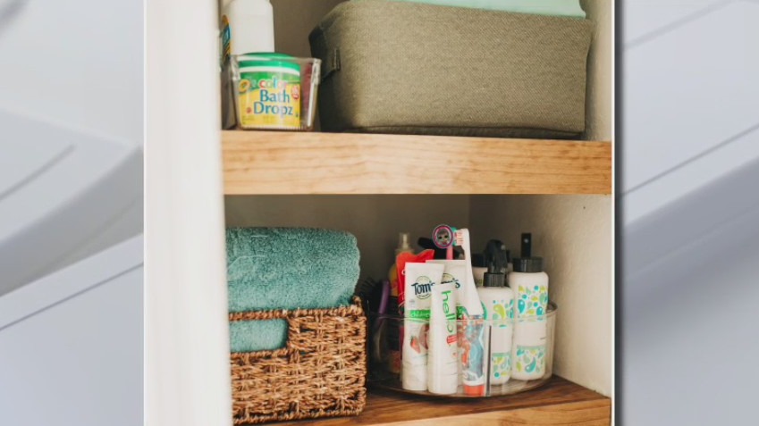 DIY: Faux floating shelves