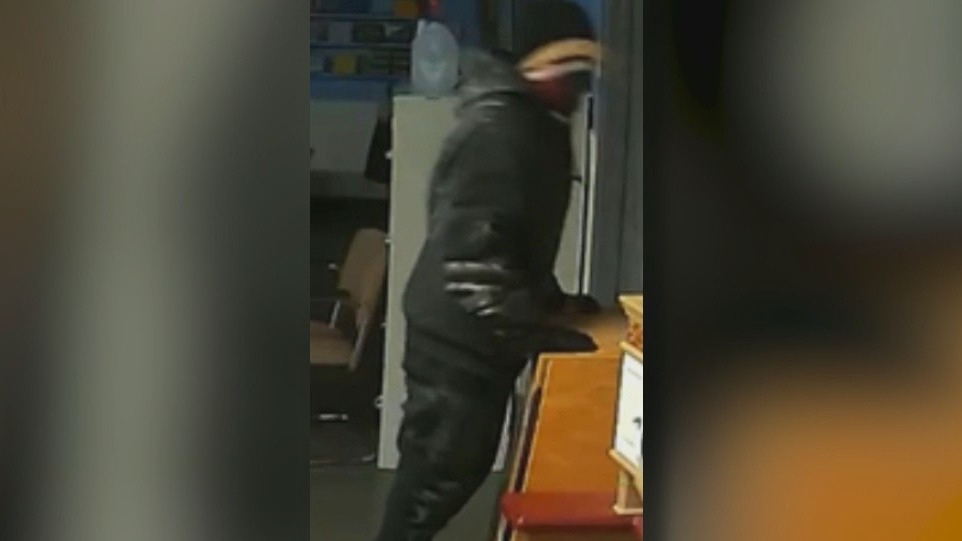 Phoenix Police searching for burglary suspect