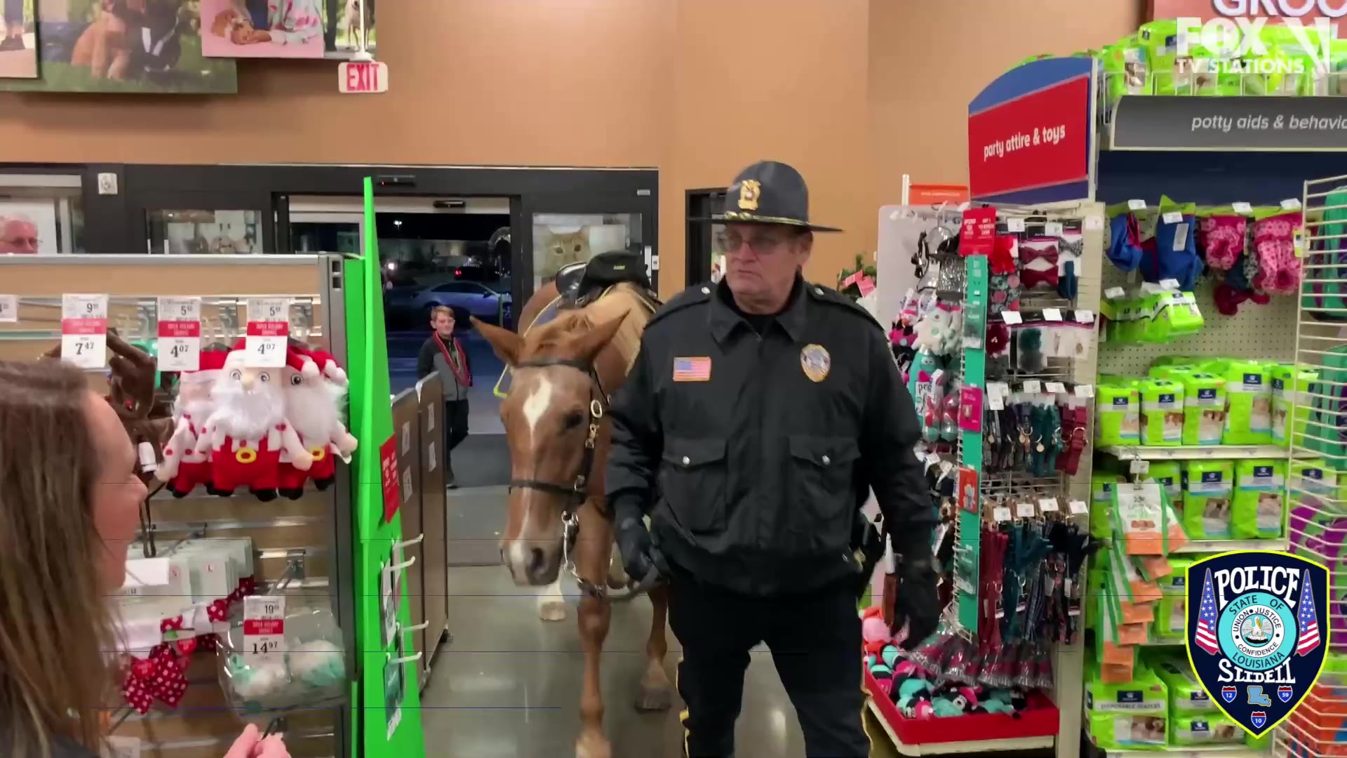 Police horse makes ‘nice list,’ goes holiday shopping at PetSmart