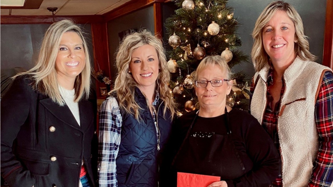 Waitress gets $1,300 tip after cancer battle