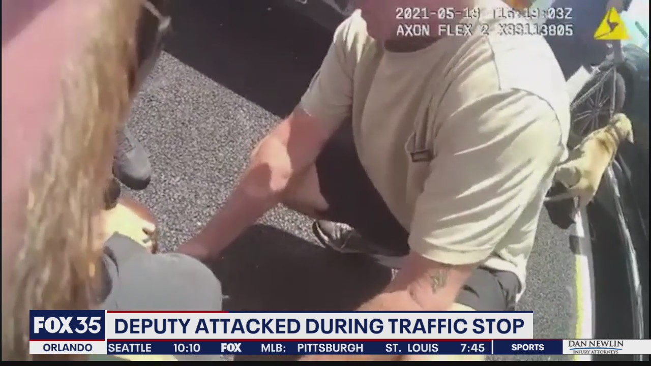 2 citizens help deputy under attack, Florida sheriff's office says