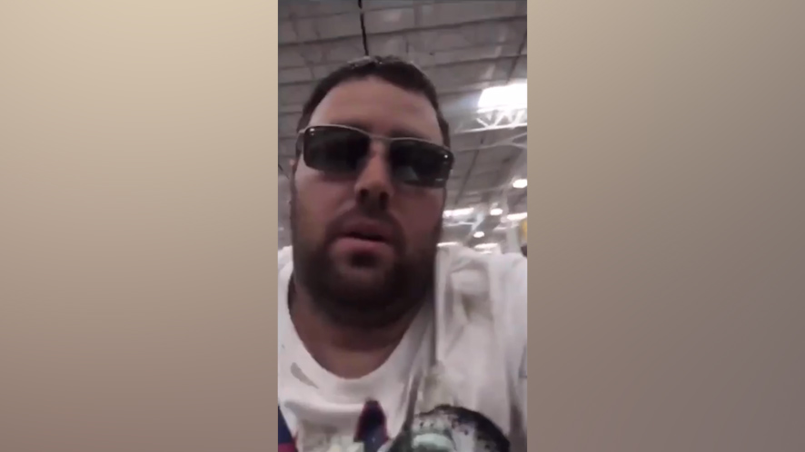 Costco customer refuses mask