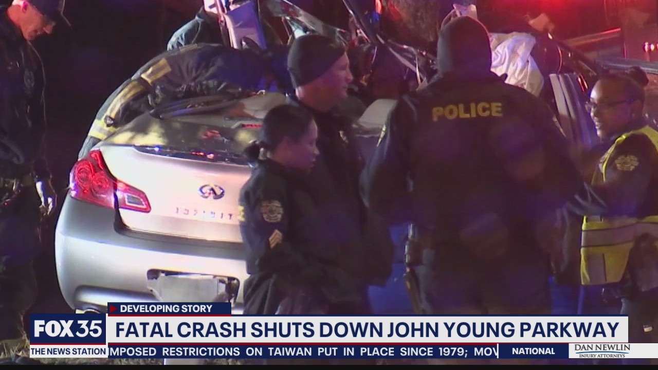 Fatal crash shuts down John Young Parkway