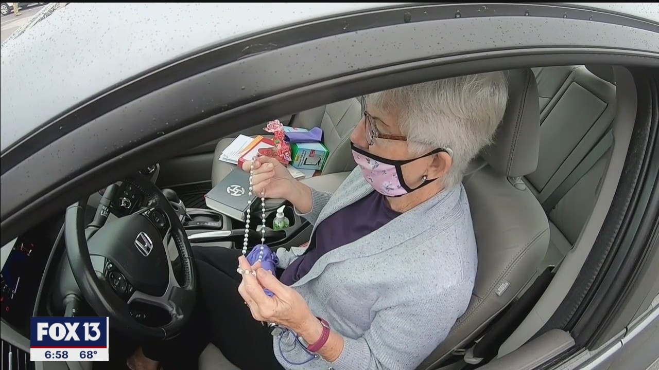 Drivers line up to pray for healthcare workers