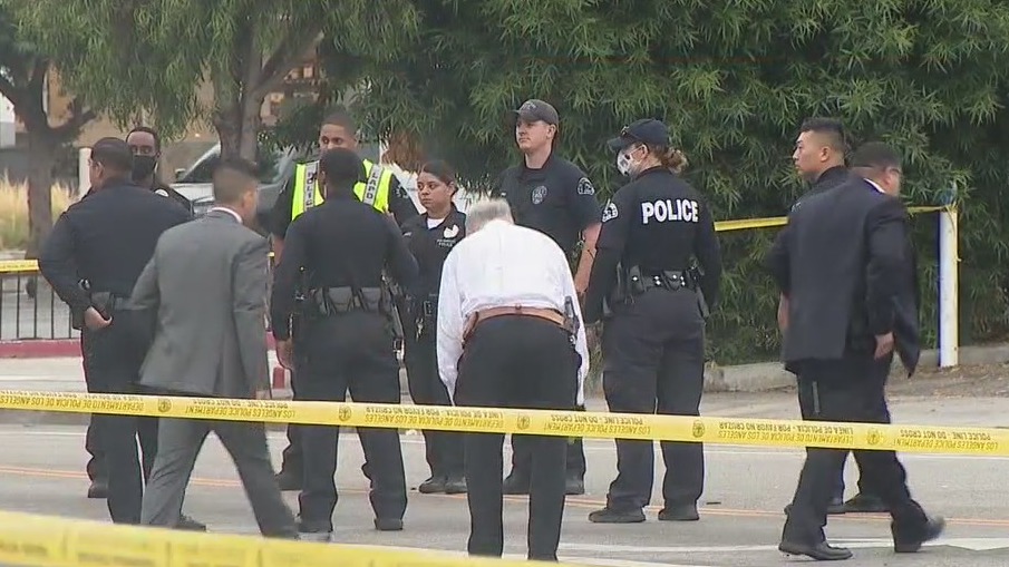 Search continues for suspects in Venice car-to-car shooting