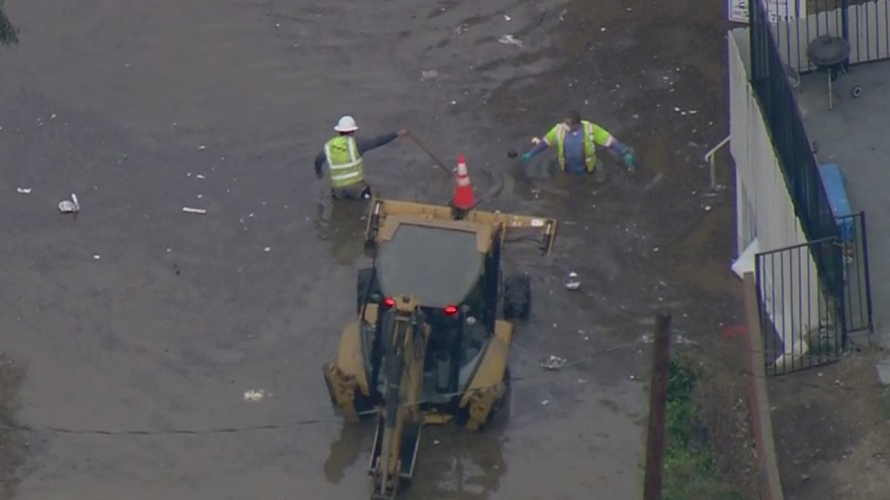 Pipe bursts in Hollywood causing flooding on Cahuenga Boulevard