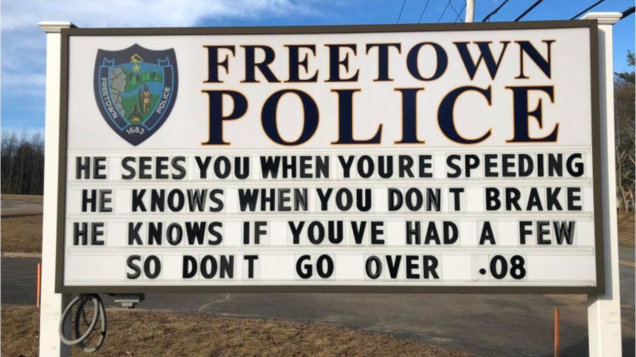 Viral police sign shares clever warning to drunk drivers during the holiday season