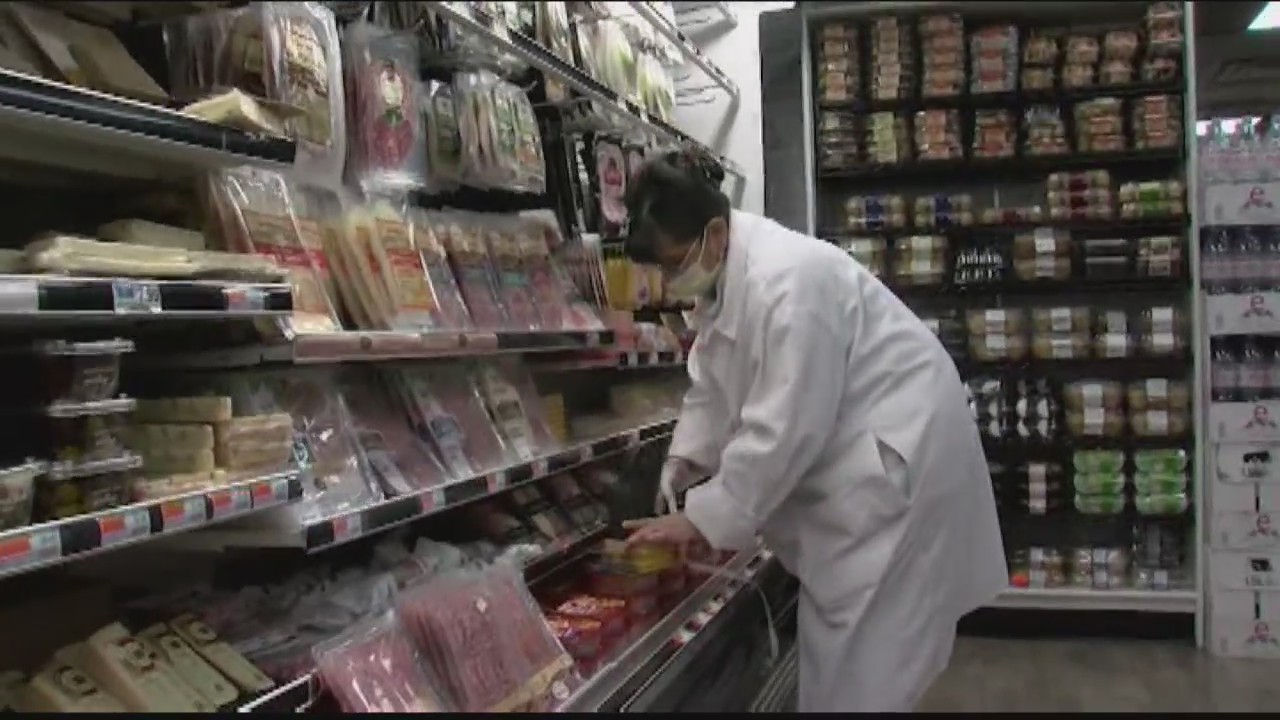 Grocery store workers feeling COVID-19 tension as holiday approaches