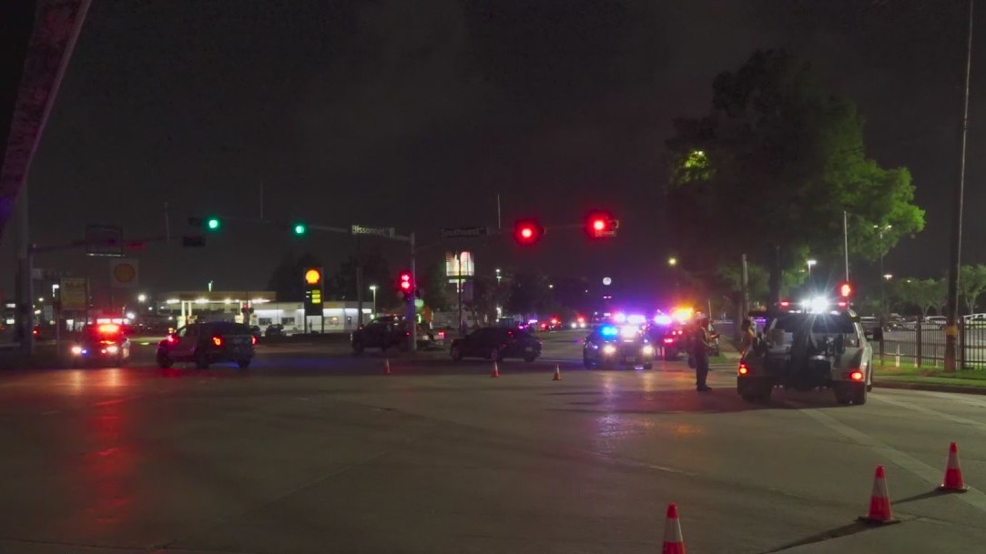 Man dies after being shot by police in southwest Houston